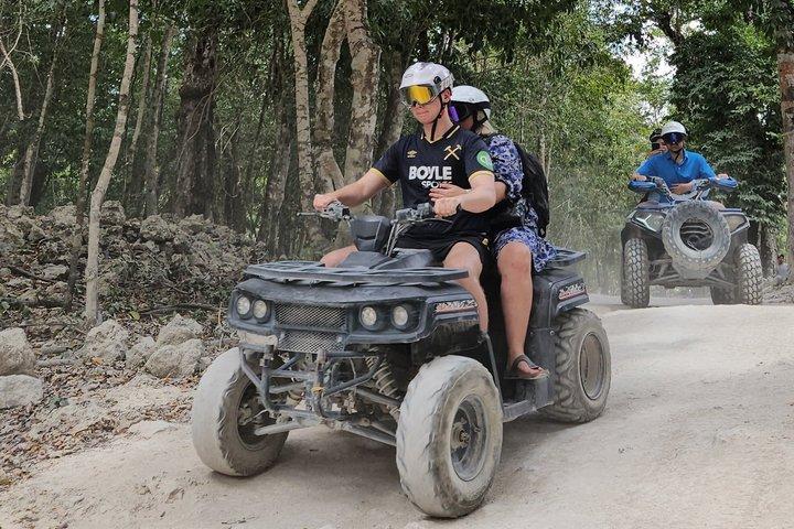 コスメル島とセノーテ ジェイドのダブル ATV ツアー