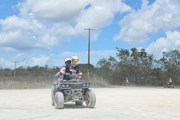 コスメル島とセノーテ ジェイドのダブル ATV ツアー