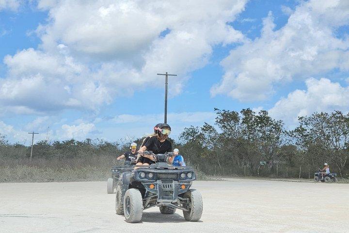 コスメル島とセノーテ ジェイドのダブル ATV ツアー