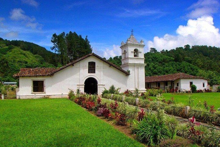 Ujarras Orosí and Basilica Ruins Tour from San Jose