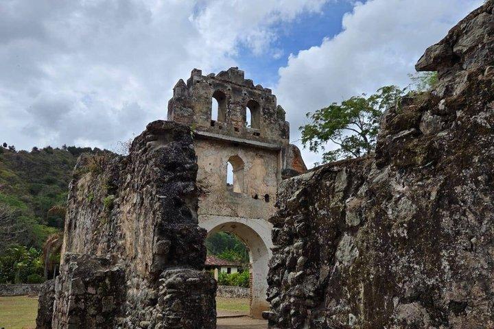 Ujarras Orosí and Basilica Ruins Tour from San Jose