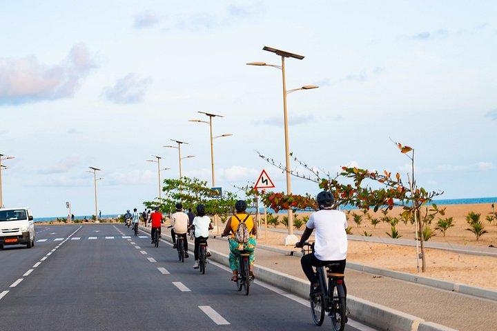Passeio guiado de bicicleta elétrica em Cotonou