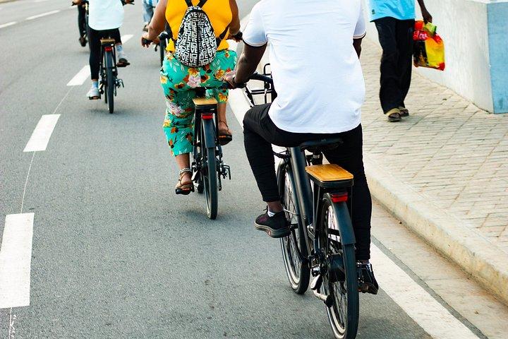 Passeio guiado de bicicleta elétrica em Cotonou