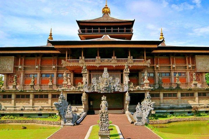 ジャカルタ文化ツアー：インドネシアの伝統と多様性を探る