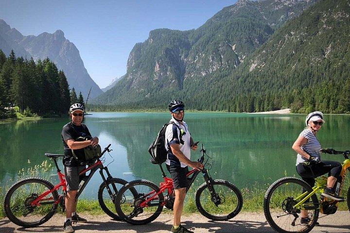 ハイキングとバイクでイタリア語のドロマイトとヴェローナを探検11日間