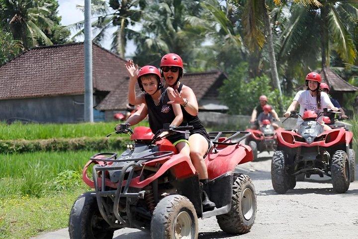 Ubud Bali ATV Kuber genom vattenfall och lång tunnel