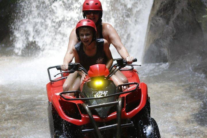 Ubud Bali ATV Kuber genom vattenfall och lång tunnel