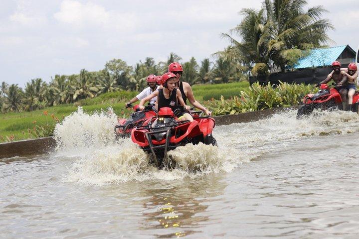 Ubud Bali ATV Kuber genom vattenfall och lång tunnel
