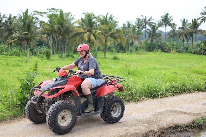 Ubud Bali ATV Kuber genom vattenfall och lång tunnel