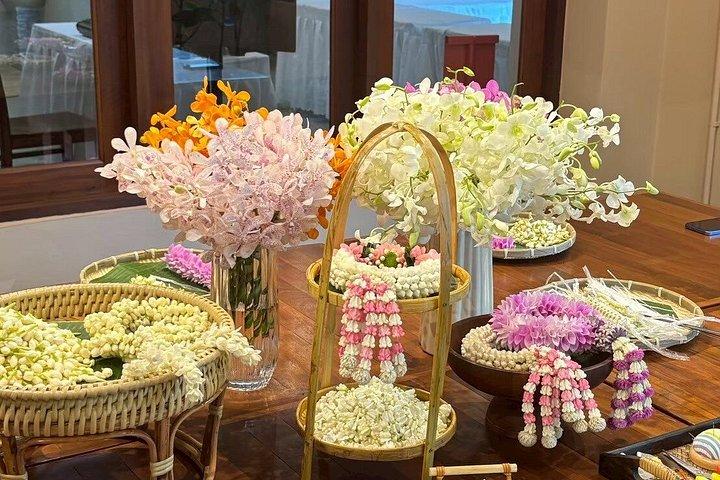 パーククローンタラート市場でのタイフラワーガーランドワークショップ