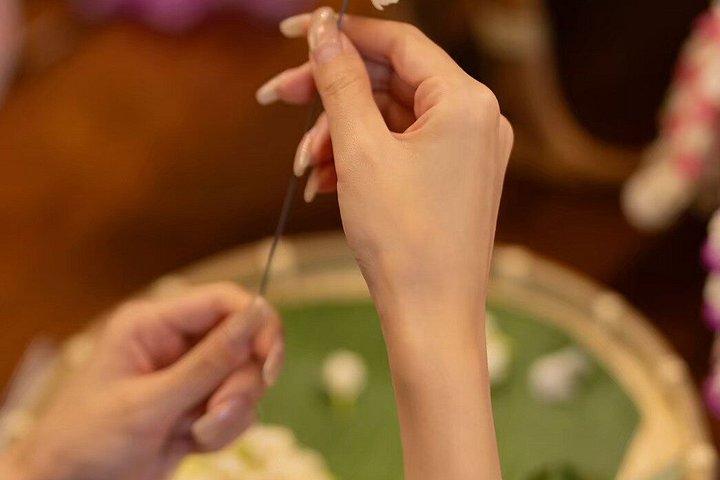 パーククローンタラート市場でのタイフラワーガーランドワークショップ