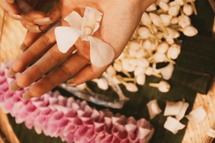 パーククローンタラート市場でのタイフラワーガーランドワークショップ