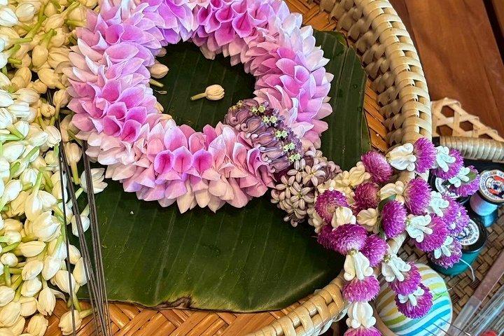 パーククローンタラート市場でのタイフラワーガーランドワークショップ