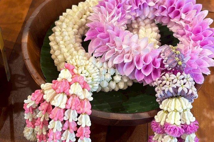 パーククローンタラート市場でのタイフラワーガーランドワークショップ