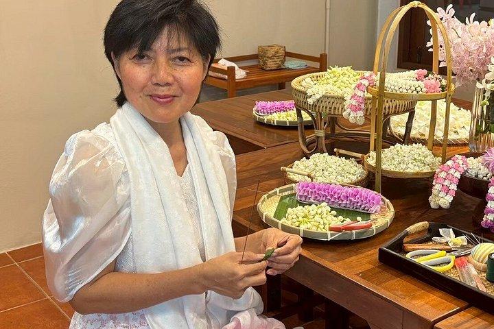 パーククローンタラート市場でのタイフラワーガーランドワークショップ