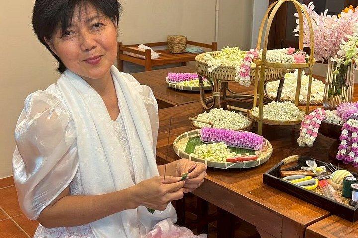 パーククローンタラート市場でのタイフラワーガーランドワークショップ