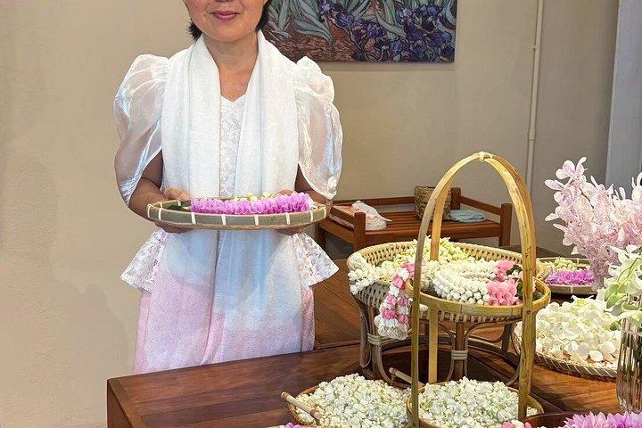 パーククローンタラート市場でのタイフラワーガーランドワークショップ