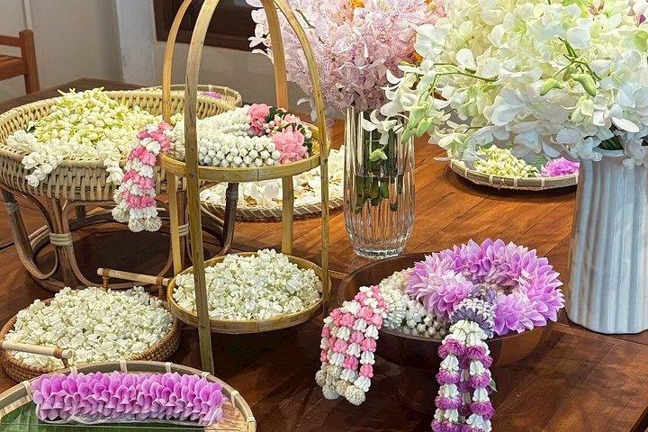 パーククローンタラート市場でのタイフラワーガーランドワークショップ