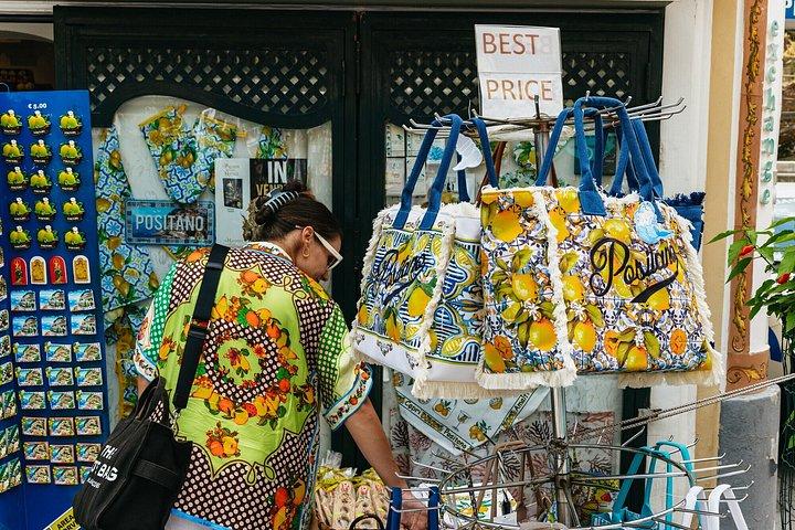 ローマ発ポンペイ、アマルフィ海岸、ポジターノ日帰り旅行