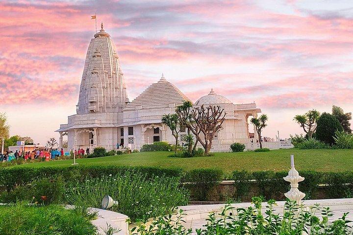 Jaipur Day Tour by Private Car with Local Guide