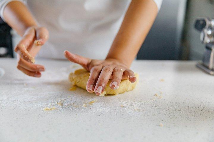 Diversão Pasta fazendo aula com um chef local em Toronto