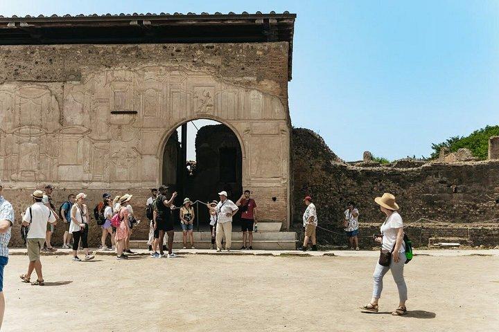 ローマ発ポンペイ、アマルフィ海岸、ポジターノ日帰り旅行
