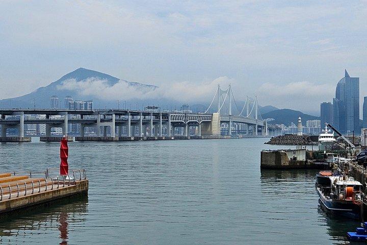 Busan: Join a Tea Ceremony & Create a Calligraphy Memento