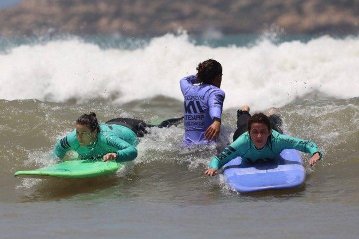 Lição de Surfe em Pequeno Grupo em Essaouira 3 Horas de Experiência