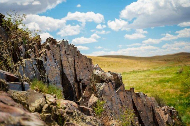 グループツアータンバリー古代岩石彫刻ユネスコ世界遺産