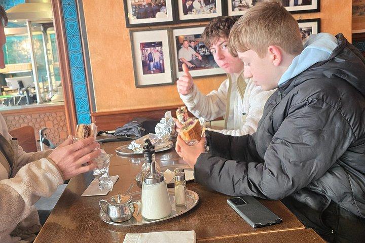 真のベルリン ― セグウェイで巡るナイトライフ ― 食と歴史