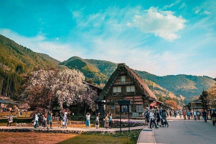 Tour privado de 2 dias em Shirakawago e Kanazawa em carro privado