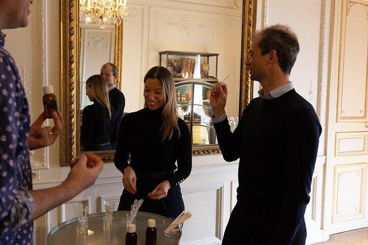 パリ・パルファン美術館とパリ・ツアーの秘密の屋根付き通路