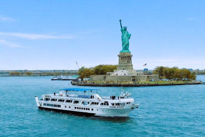 NYC Statue Liberty 90 - Sightseeing-Kreuzfahrt