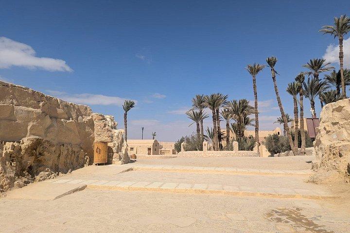 セントアンソニー＆ポール修道院へのプライベート日帰り旅行