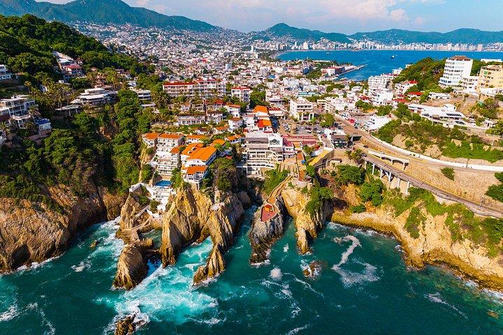 Express High Cliff Drivers at Acapulco