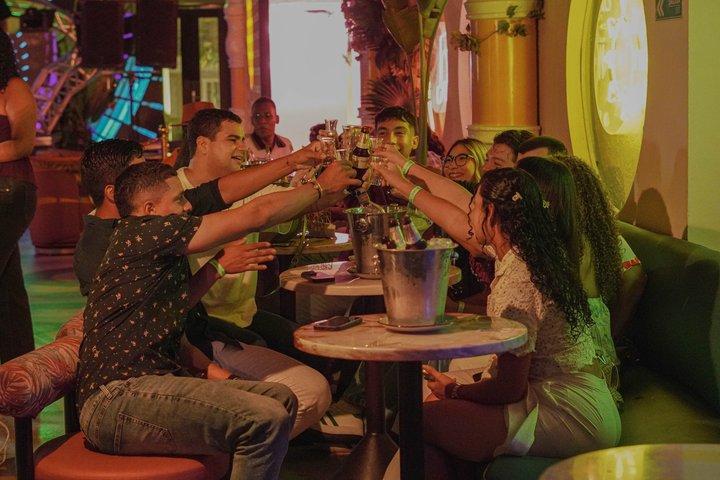 Giro dei bar del giovedì sera a Cartagena, Colombia