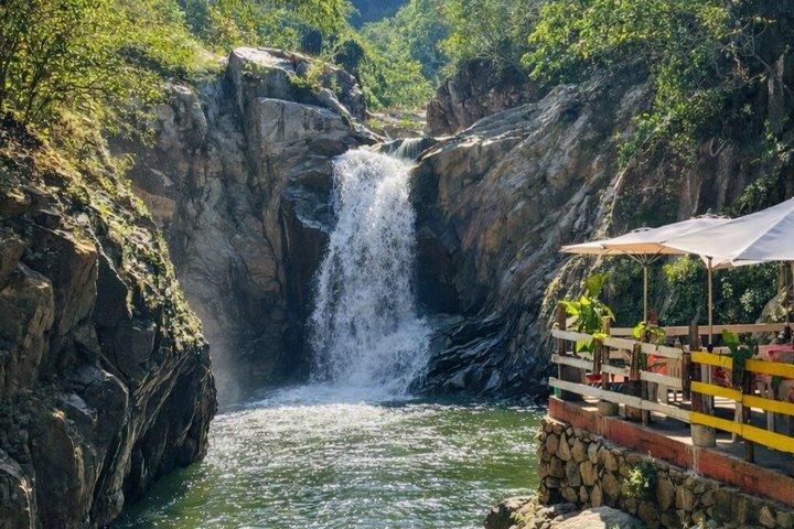 Quimixto in barca Cascate nascoste e avventura costiera
