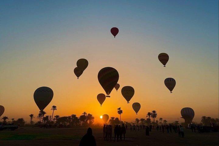 Giro in mongolfiera di lusso all'alba a Luxor