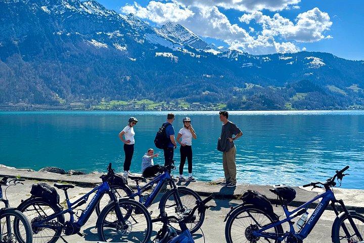 ディスカバーインターラーケンEバイクツアー-湖跡と絶景