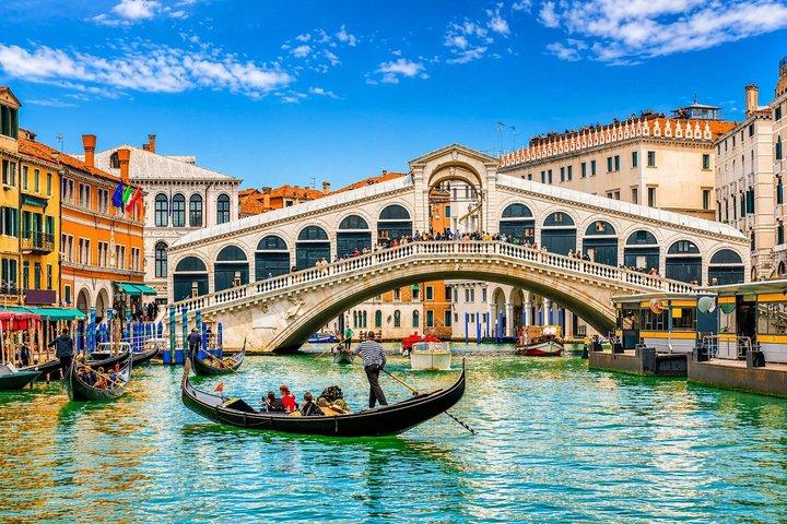 Paseo en góndola por el Gran Canal de Venecia con comentarios