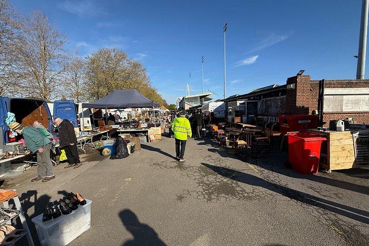 ロンドンからサンベリー骨董市場とテッド・ラッソのリッチモンド