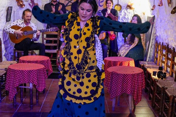 Spettacolo di flamenco nella grotta di Zincale con drink di benvenuto.