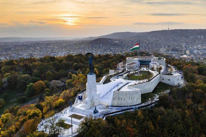 Budapest Kleingruppenführung auf MonsteRoller E-Scooter