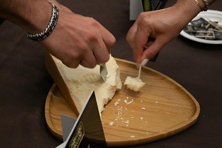Reggio Emilia: Parmigiano Reggiano Cheese Tour & Tasting