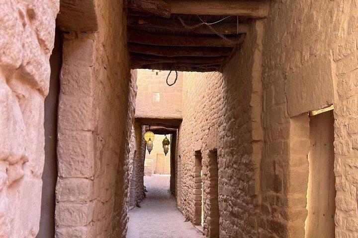 Discover AlUla: Elephant Rock, Hidden Gems & More
