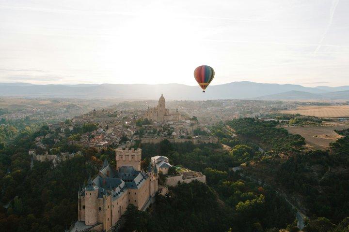 Exklusive Heißluftballonfahrten bei Sonnenaufgang und Sonnenuntergang in Segovia