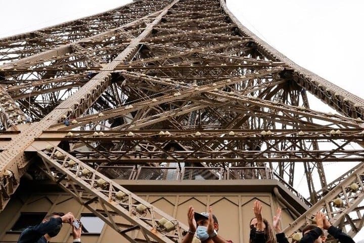 Eiffel Tower elevator Guided Tour with optional summit access