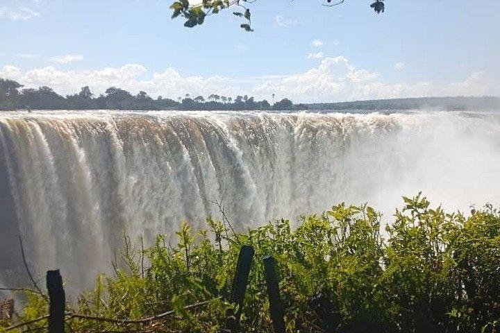 ビクトリアフォールズ・デュアルボーダー遺産ツアージンバブエ・ザンビア