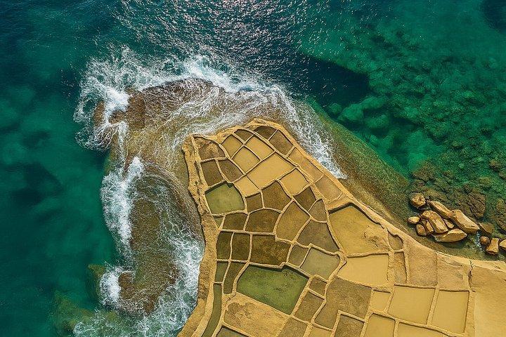 コミノ島クルーズを含むサンセット・ゴゾ・トゥクトゥク送迎ツアー