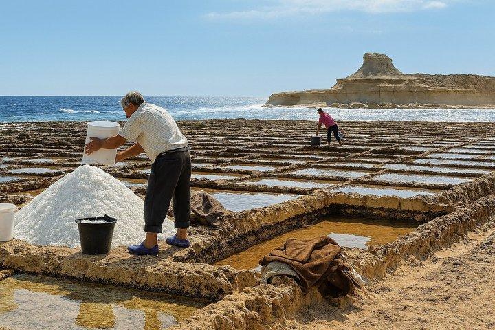 コミノ島クルーズを含むサンセット・ゴゾ・トゥクトゥク送迎ツアー
